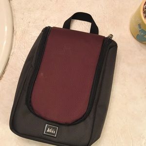 REI hanging travel toiletry bag